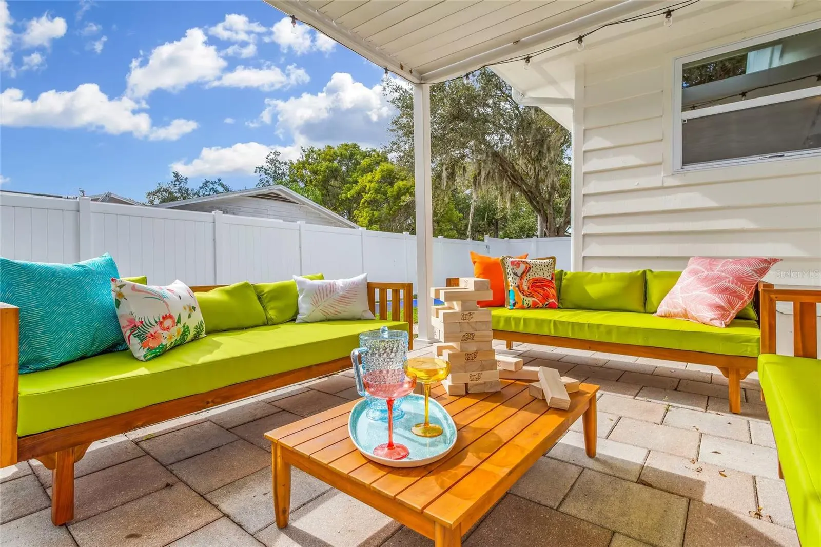 1749 MAGNOLIA DR