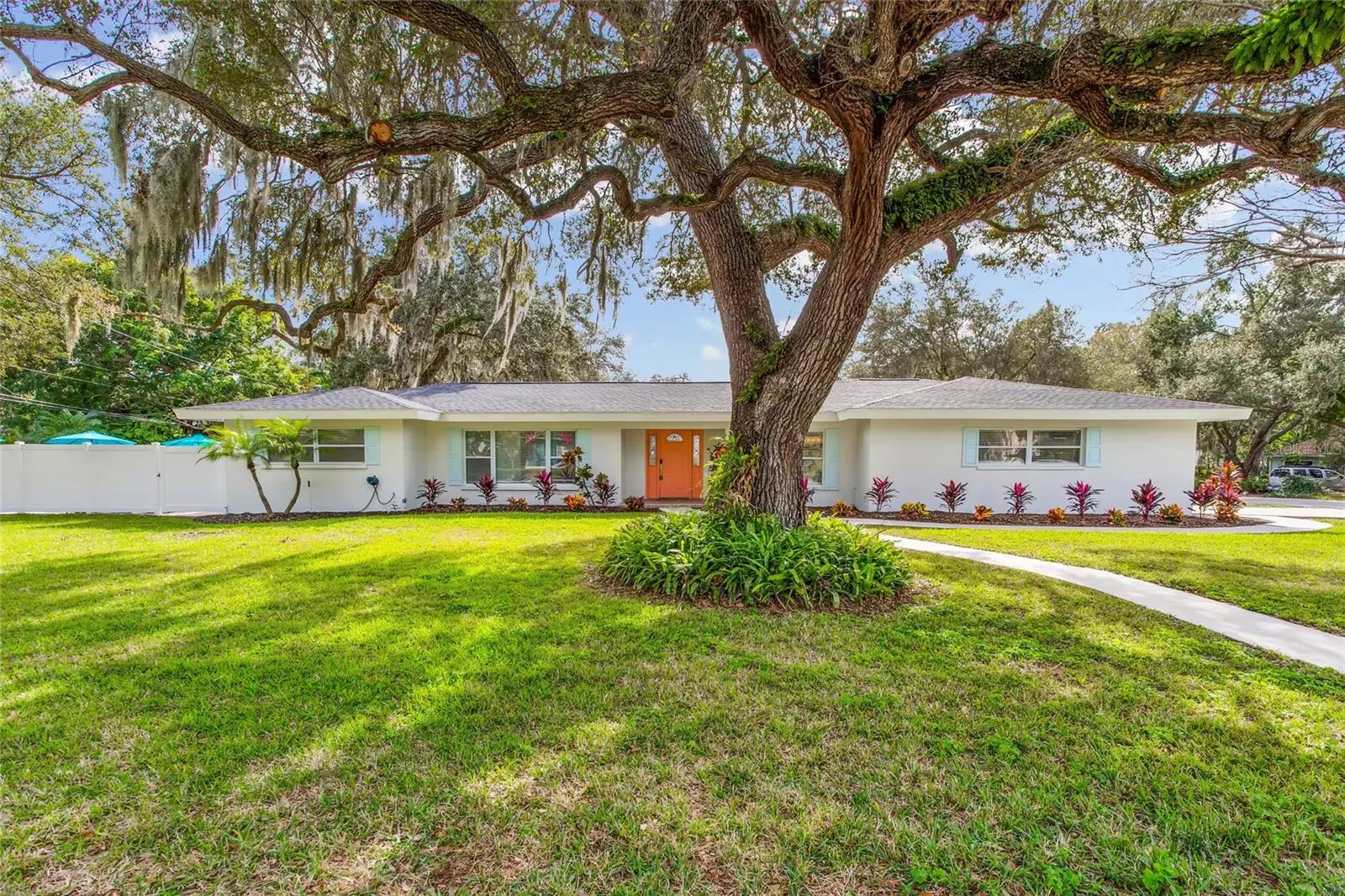 1749 MAGNOLIA DR
