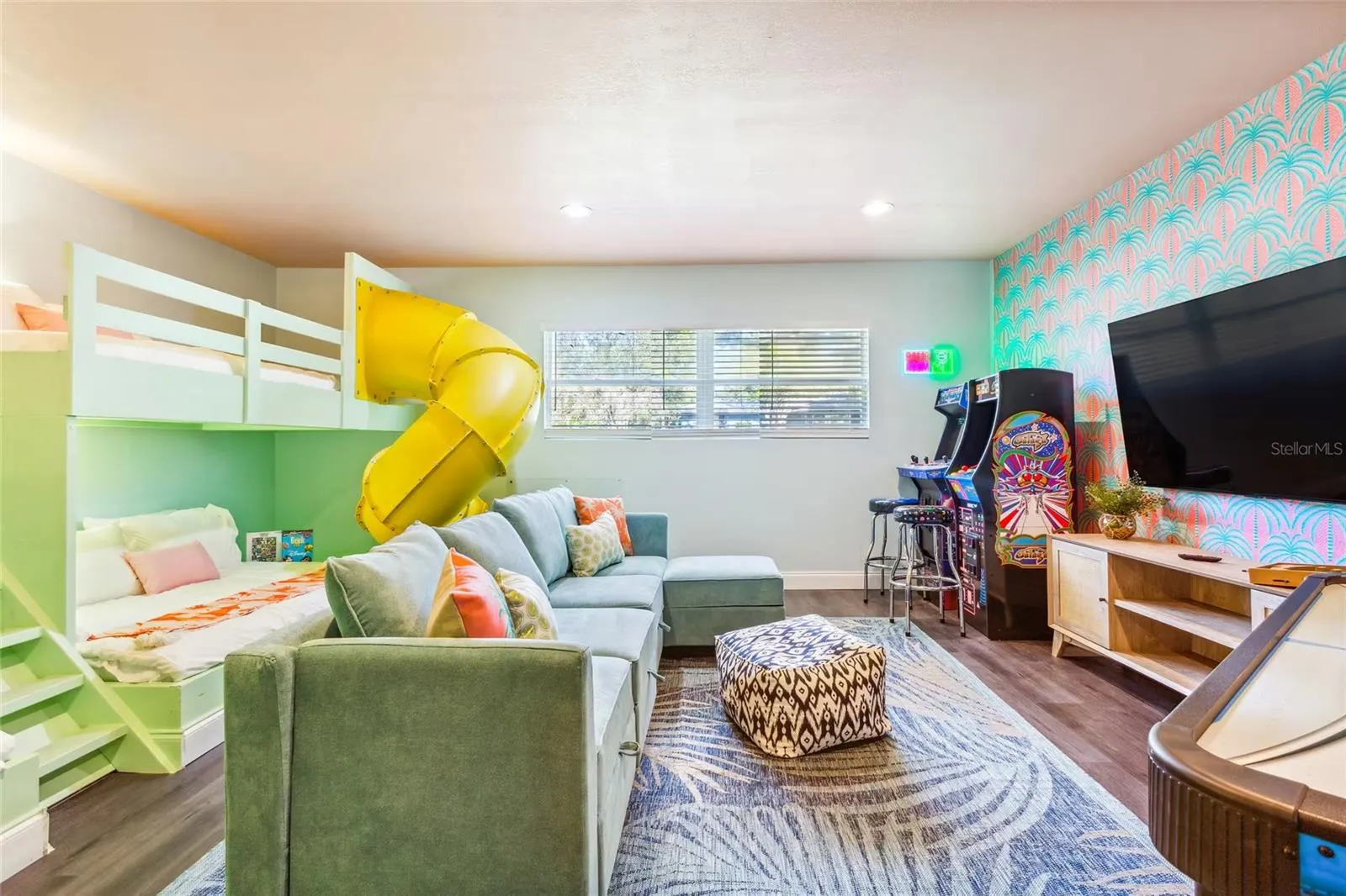 1749 MAGNOLIA DR