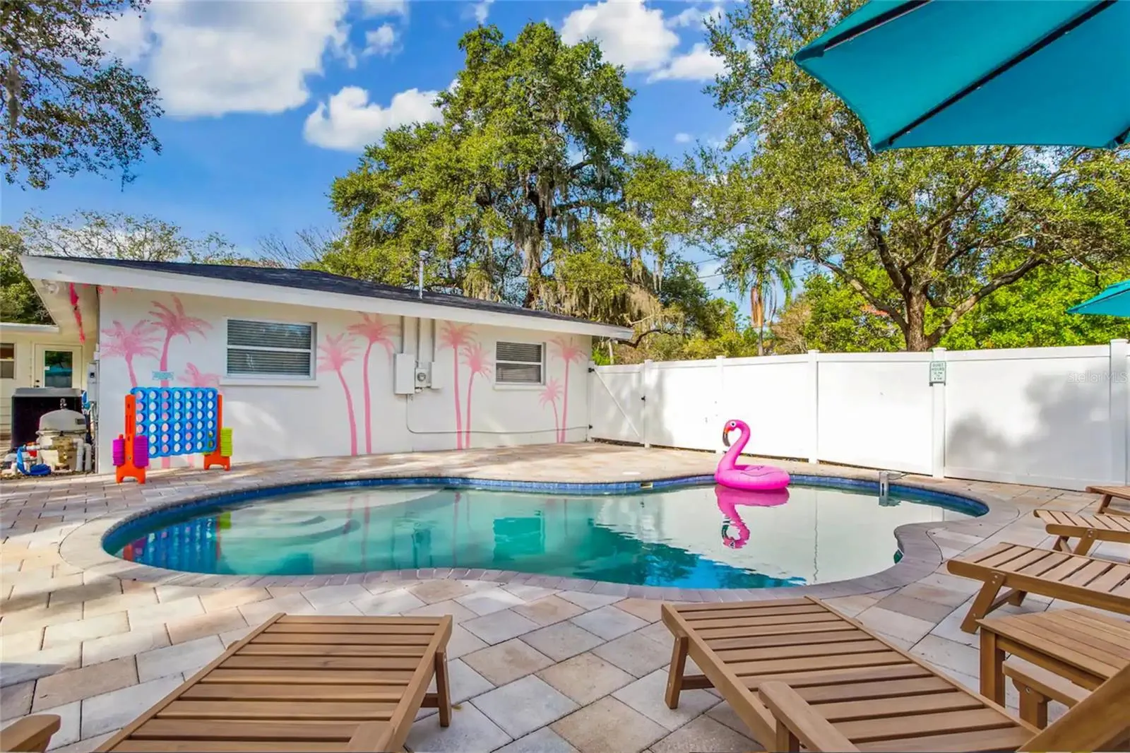 1749 MAGNOLIA DR