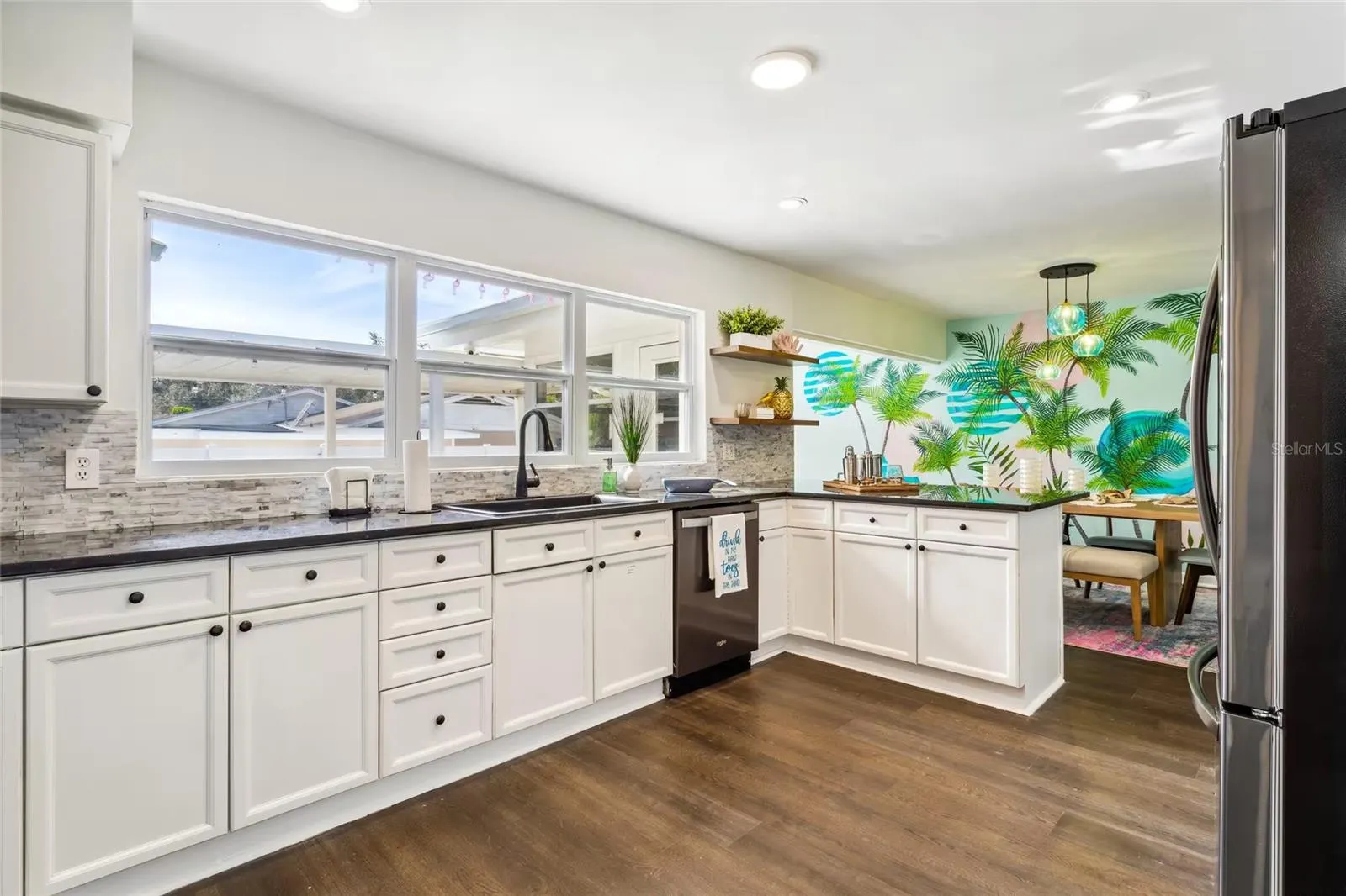 1749 MAGNOLIA DR