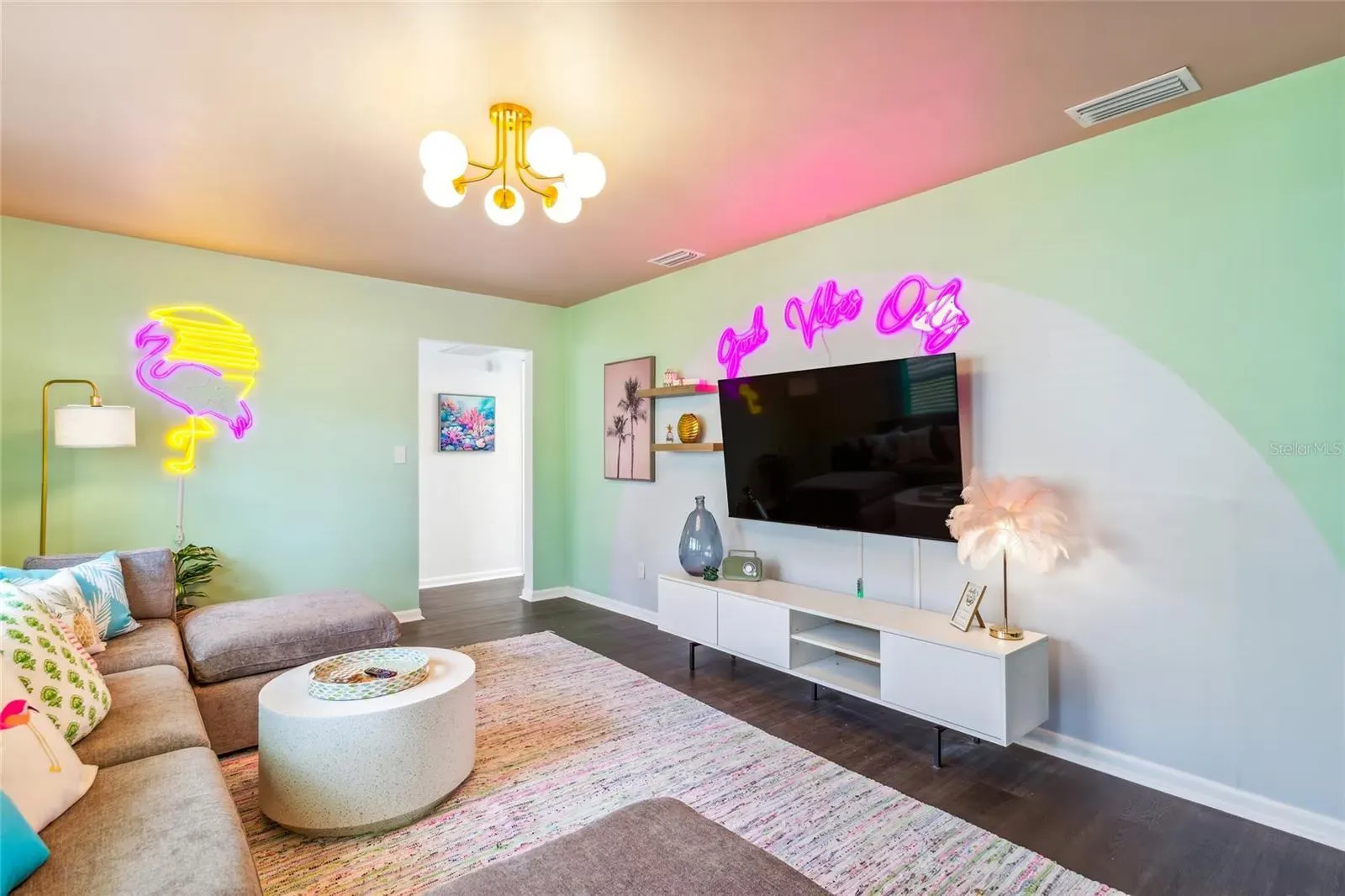 1749 MAGNOLIA DR