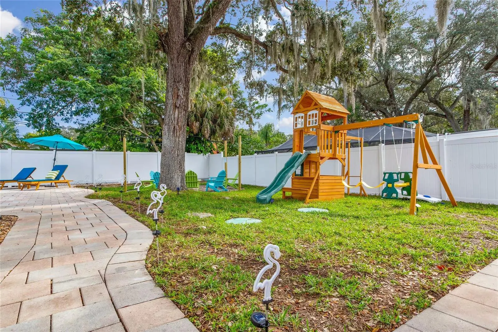 1749 MAGNOLIA DR