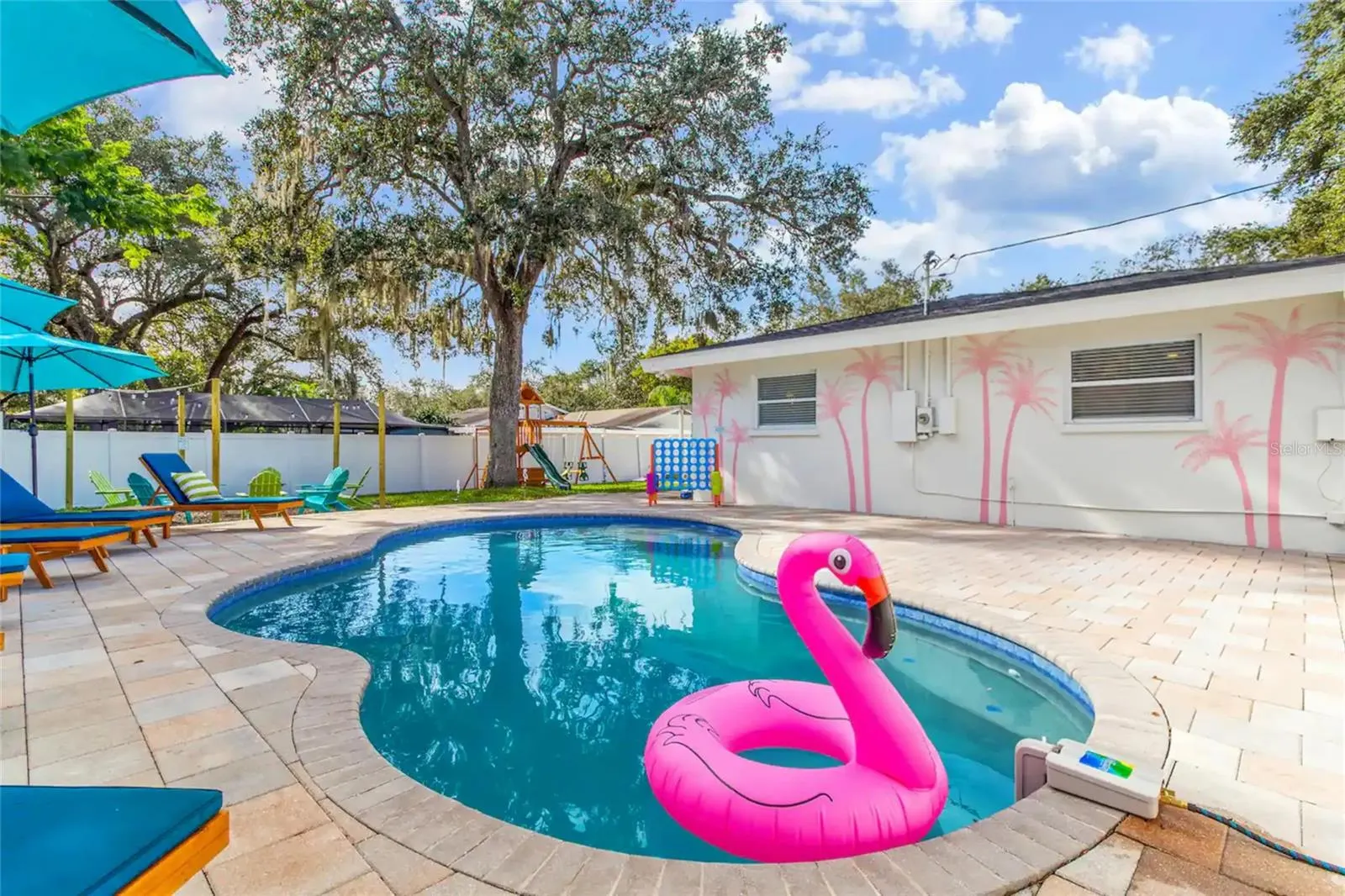 1749 MAGNOLIA DR