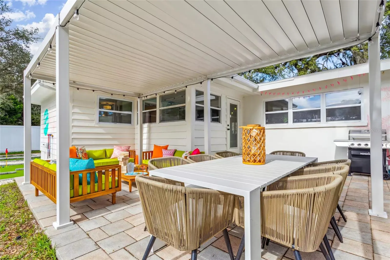 1749 MAGNOLIA DR