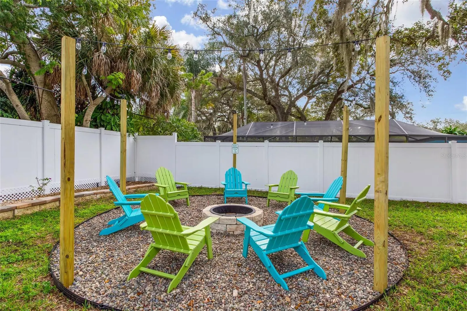 1749 MAGNOLIA DR