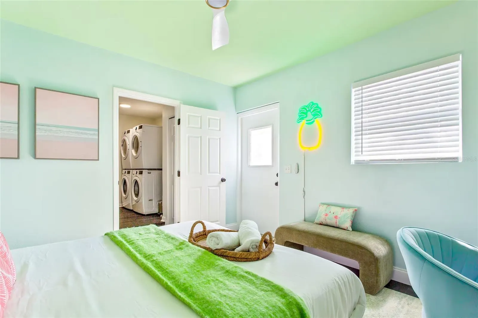 1749 MAGNOLIA DR
