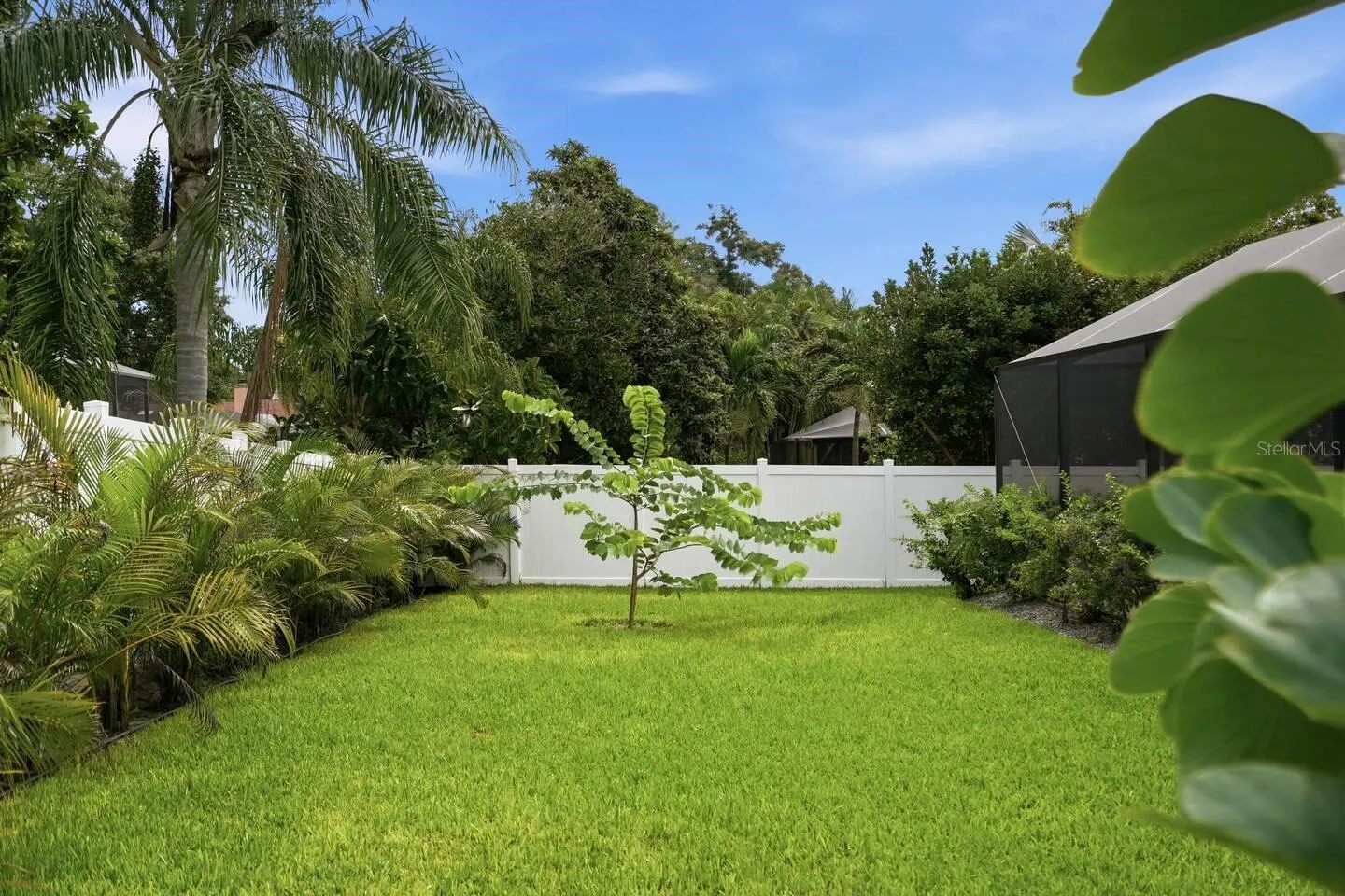 1413 TREETOP DR