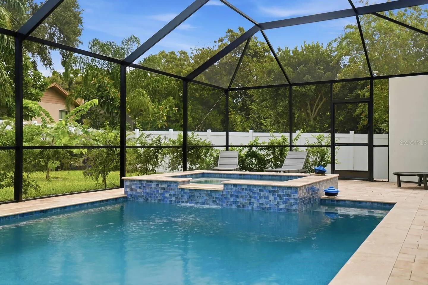 1413 TREETOP DR