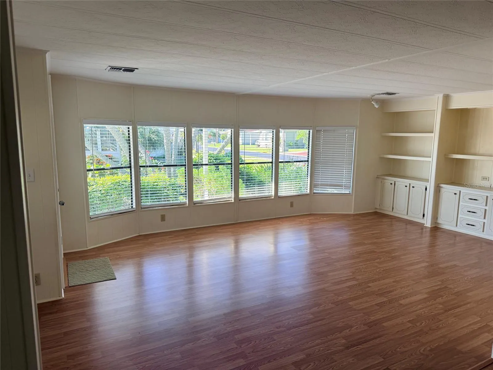 182 N SAINT THOMAS CIR