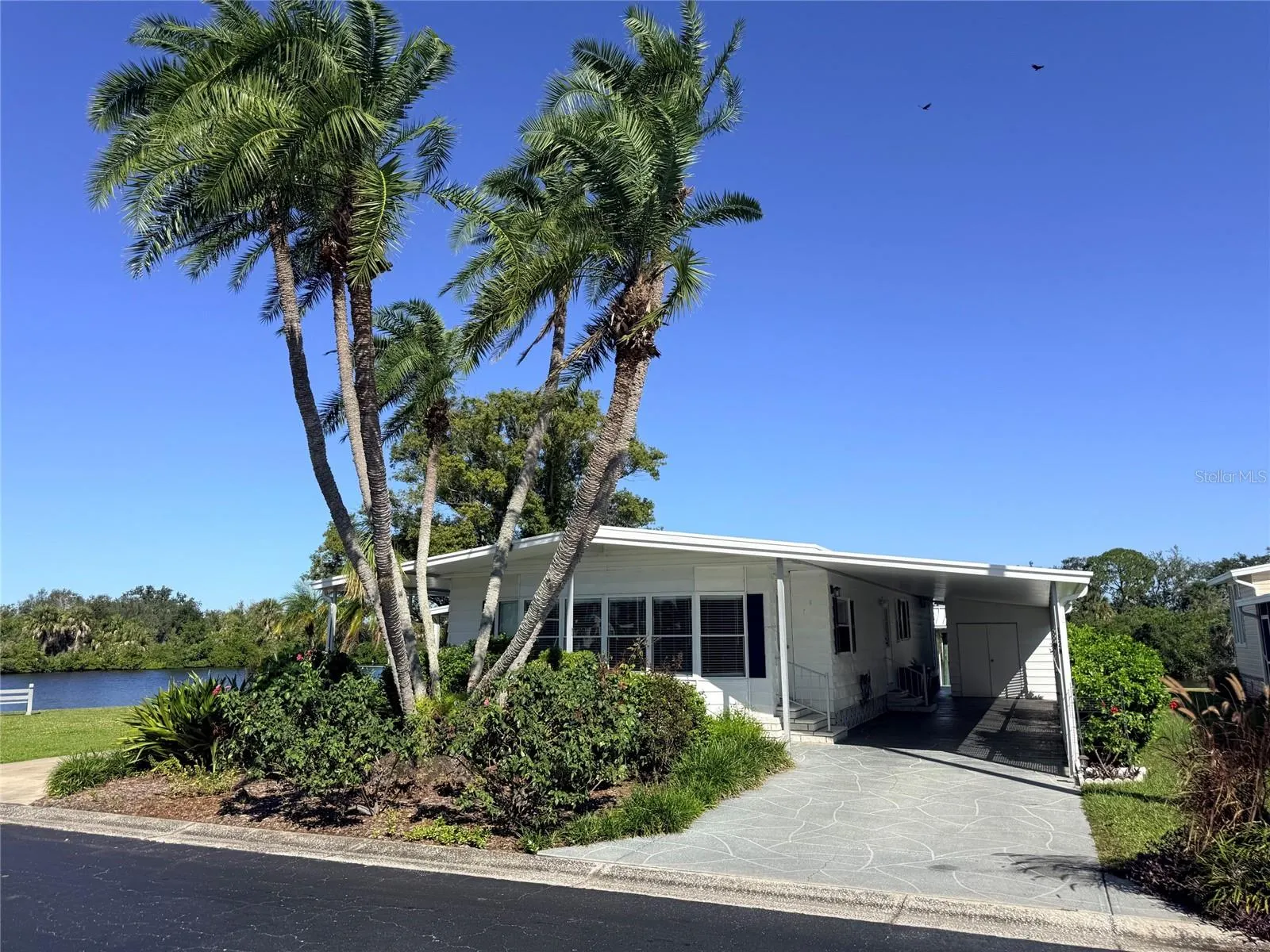 182 N SAINT THOMAS CIR