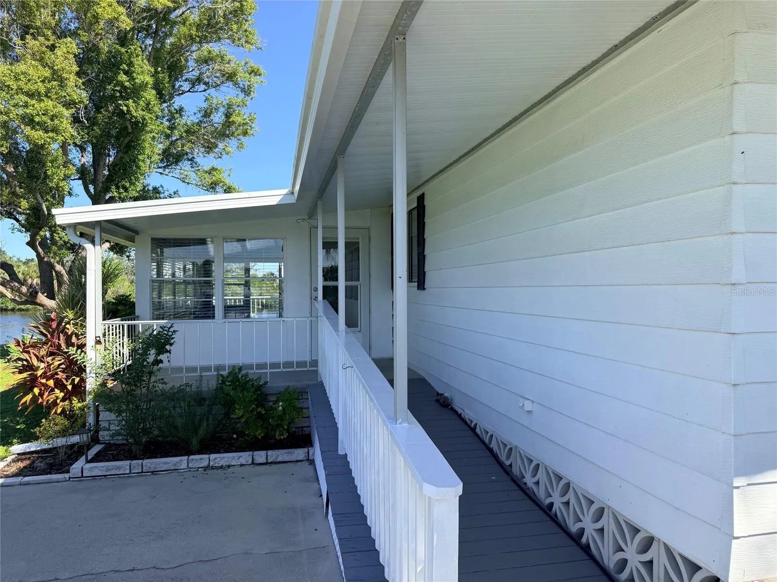 182 N SAINT THOMAS CIR