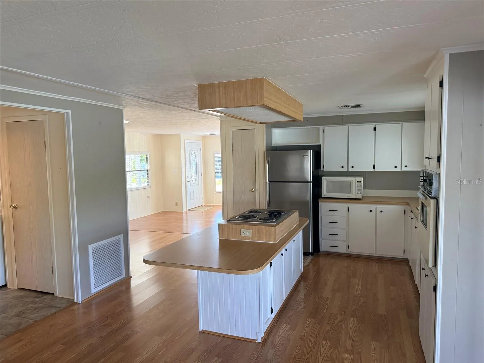 182 N SAINT THOMAS CIR