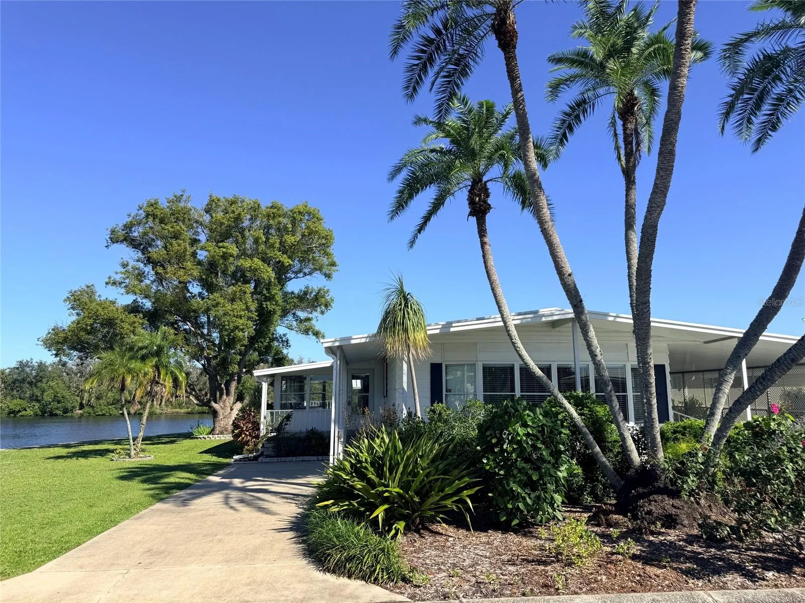 182 N SAINT THOMAS CIR