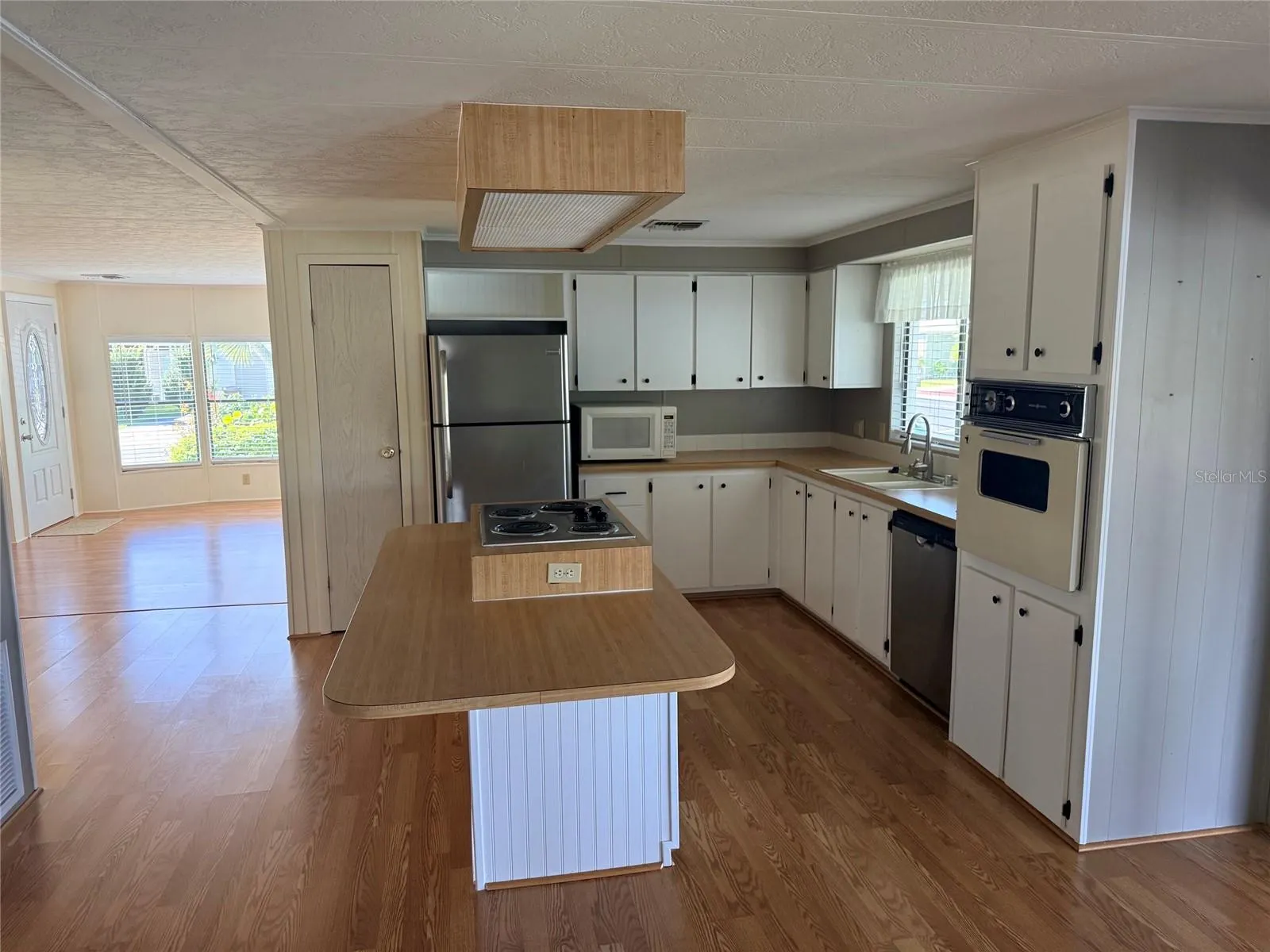 182 N SAINT THOMAS CIR