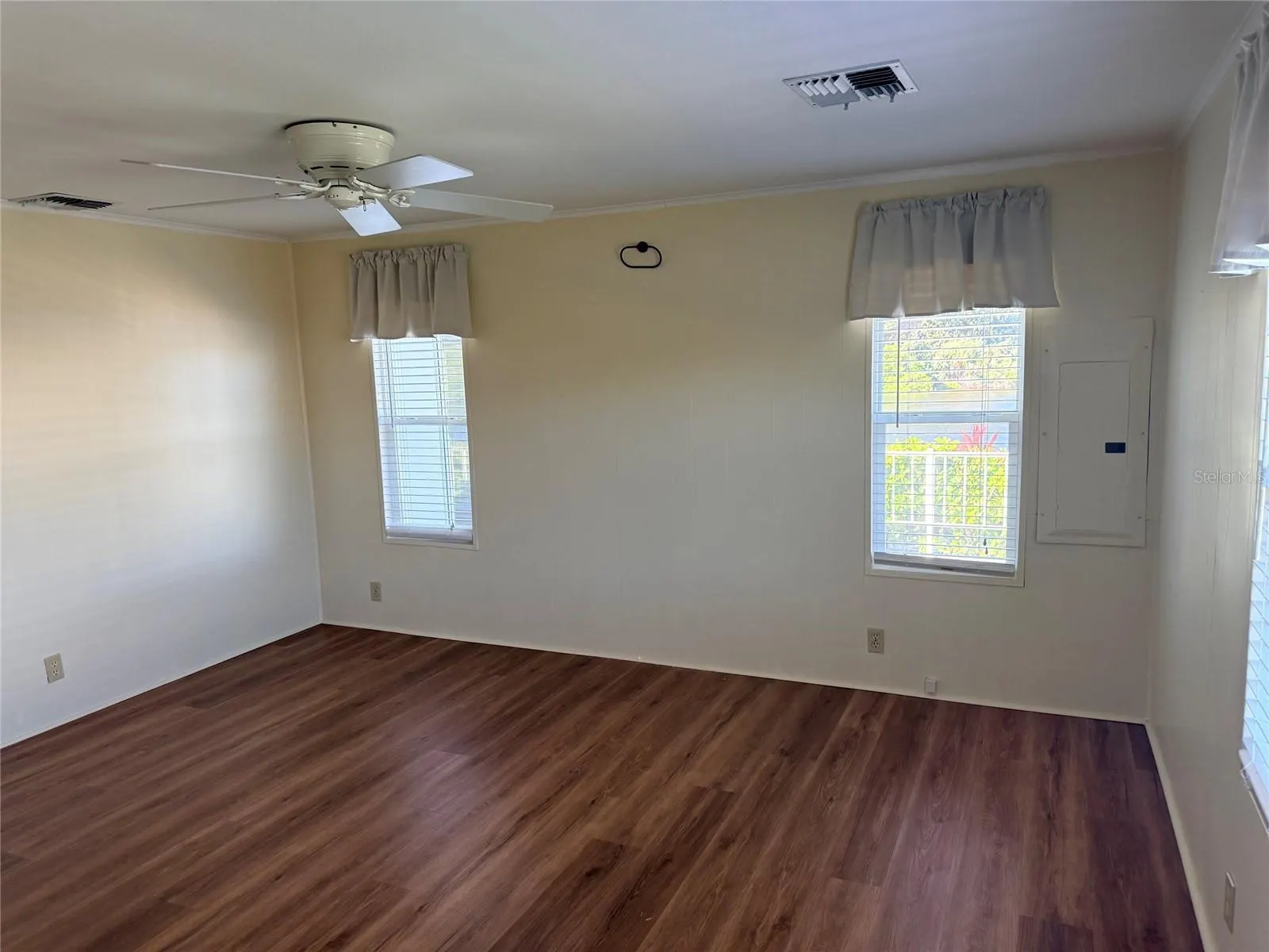 182 N SAINT THOMAS CIR