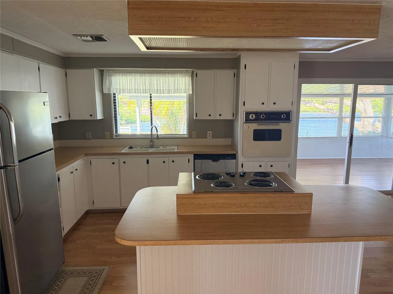 182 N SAINT THOMAS CIR