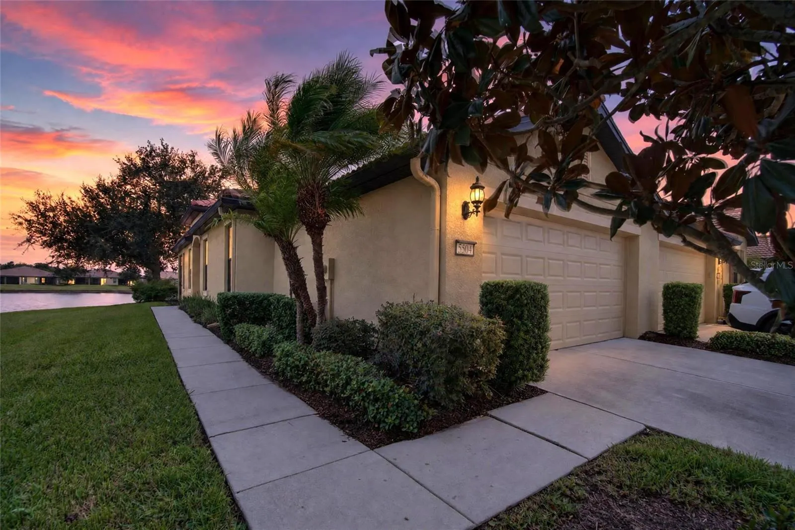 5504 SUNSET FALLS DR