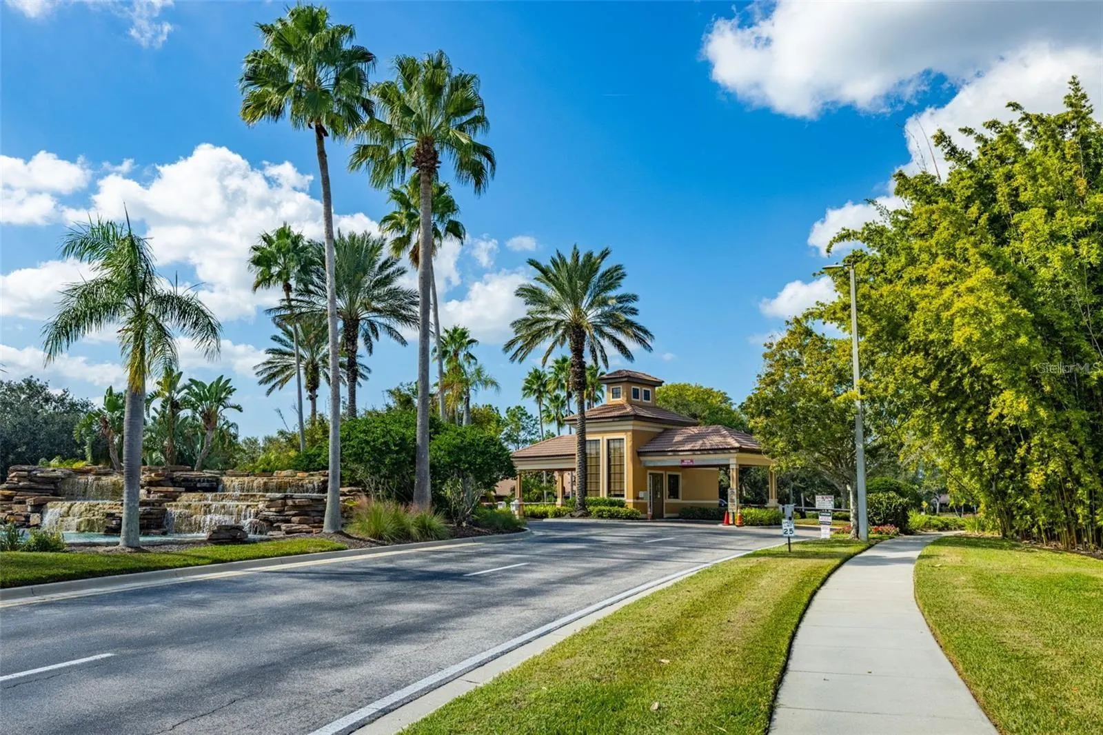 5504 SUNSET FALLS DR
