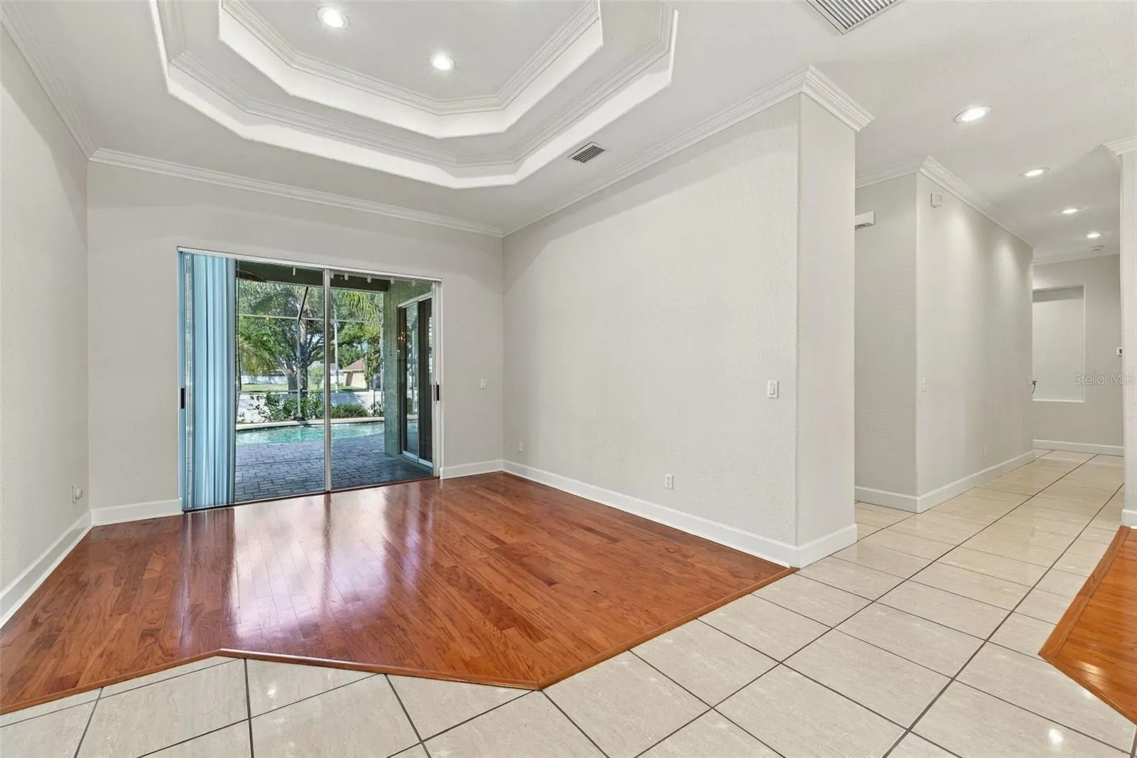 3916 VALRICO GROVE DR