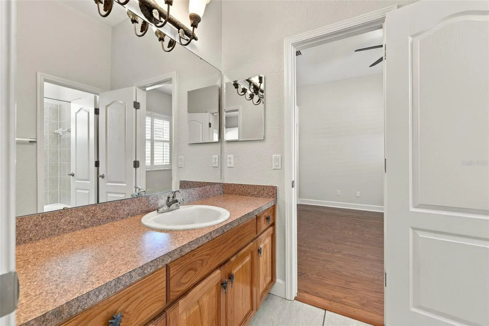 3916 VALRICO GROVE DR
