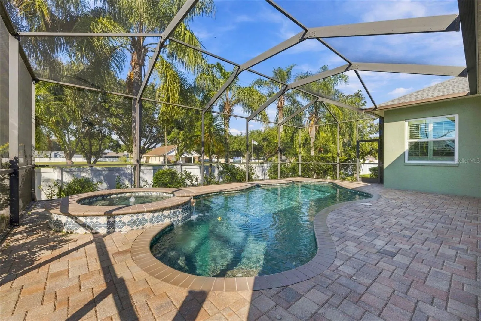 3916 VALRICO GROVE DR