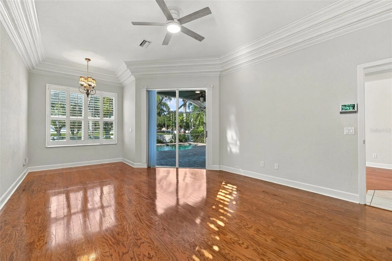 3916 VALRICO GROVE DR