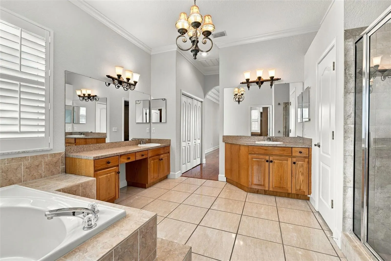 3916 VALRICO GROVE DR