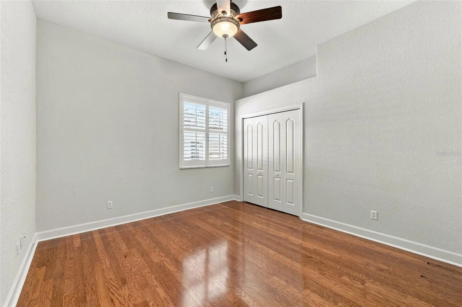 3916 VALRICO GROVE DR