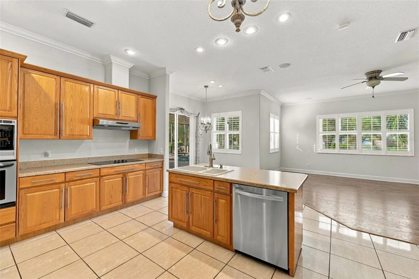 3916 VALRICO GROVE DR