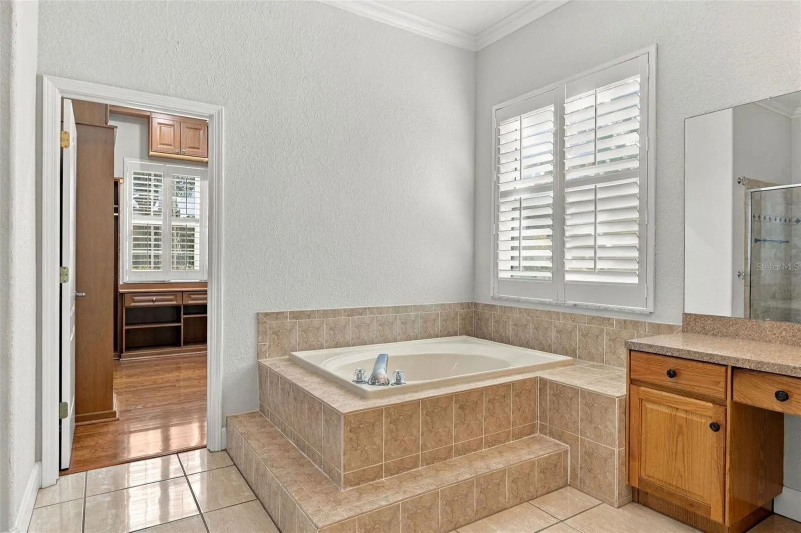 3916 VALRICO GROVE DR