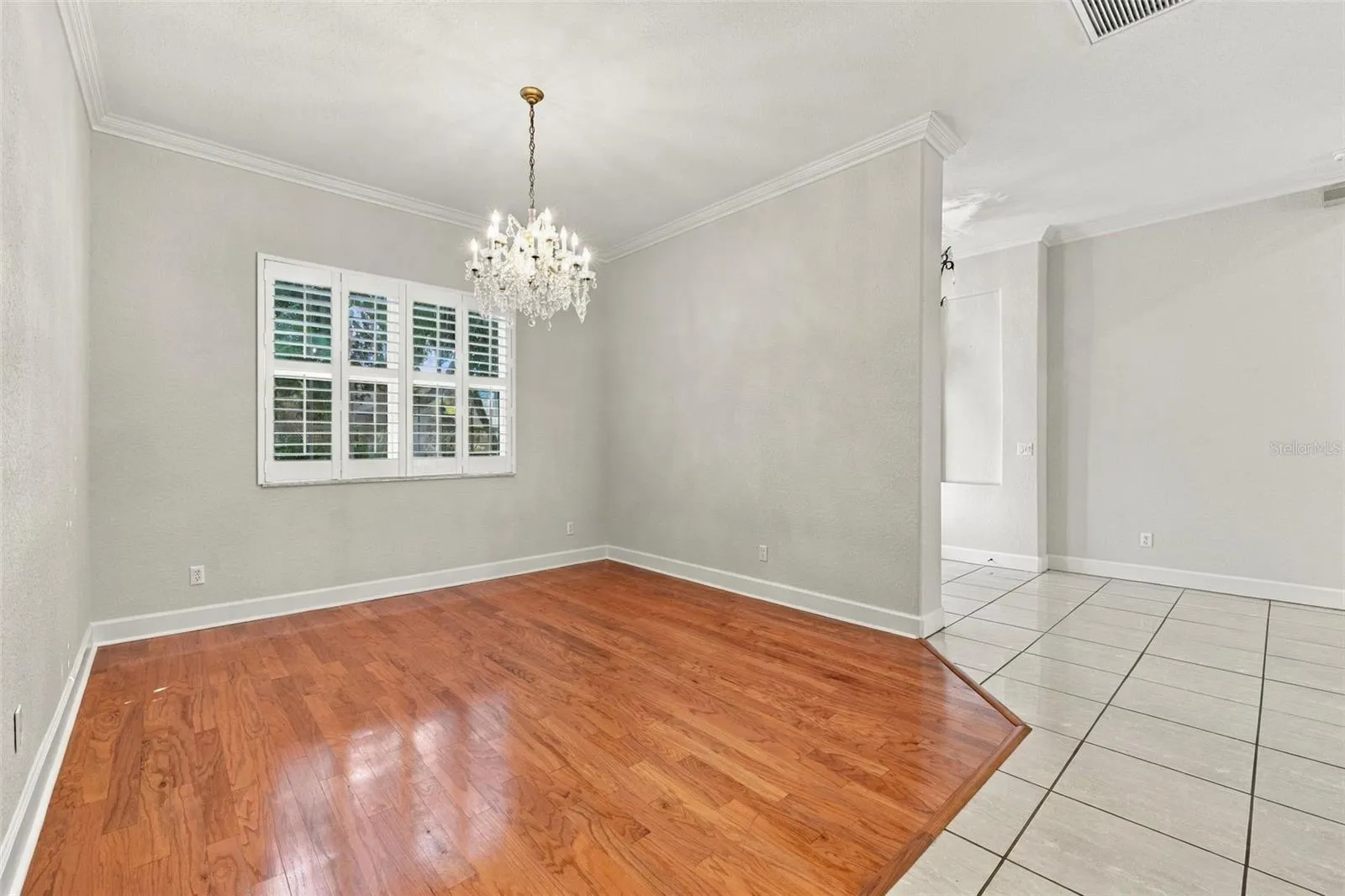 3916 VALRICO GROVE DR