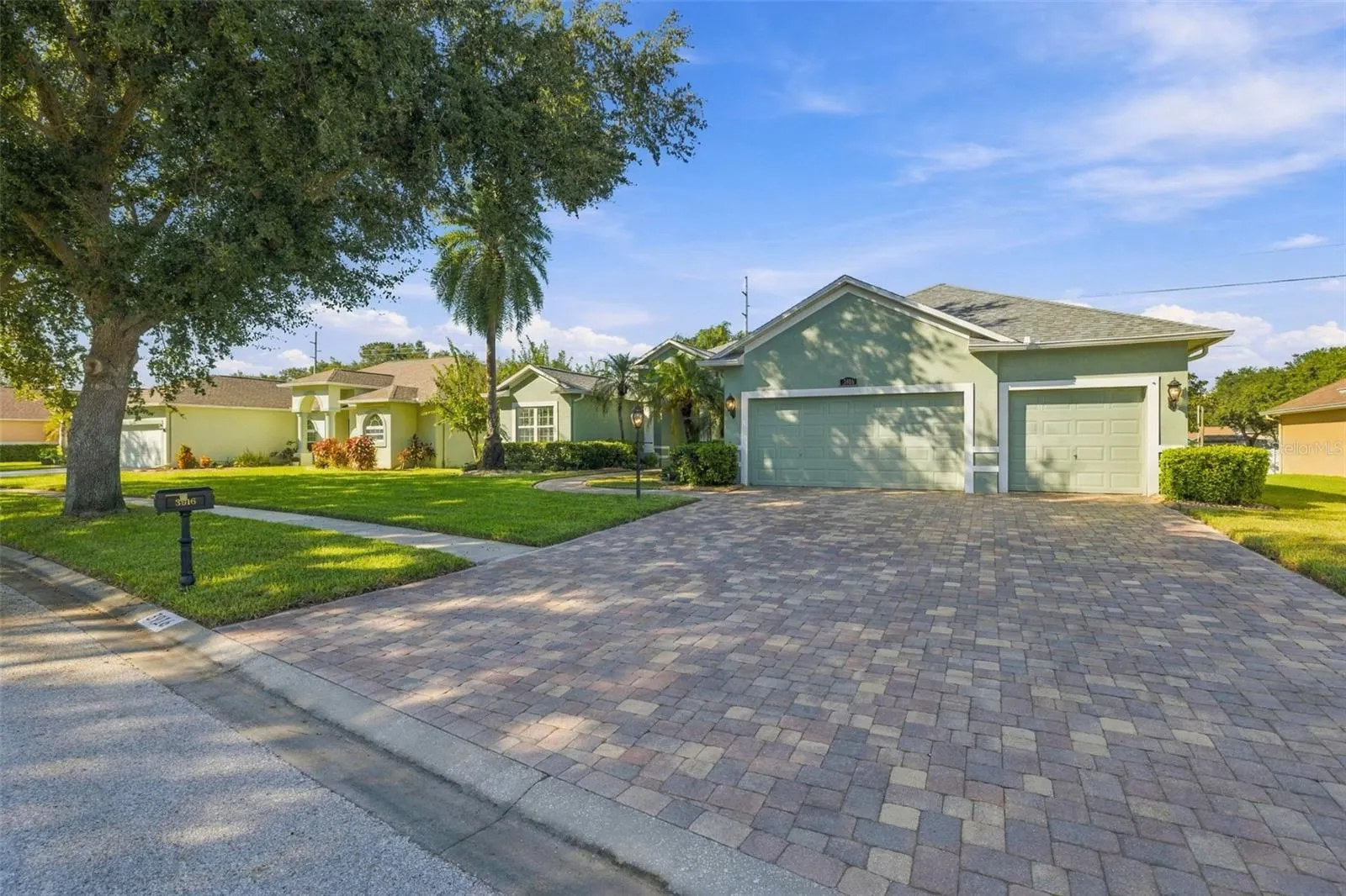 3916 VALRICO GROVE DR