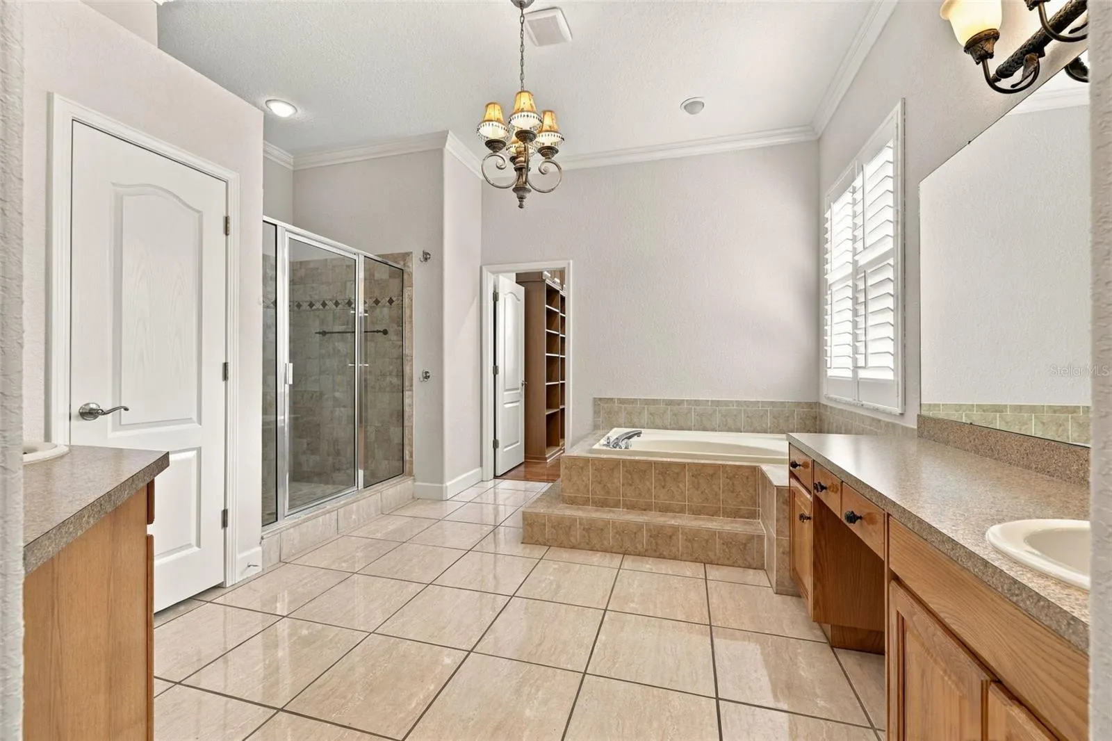3916 VALRICO GROVE DR