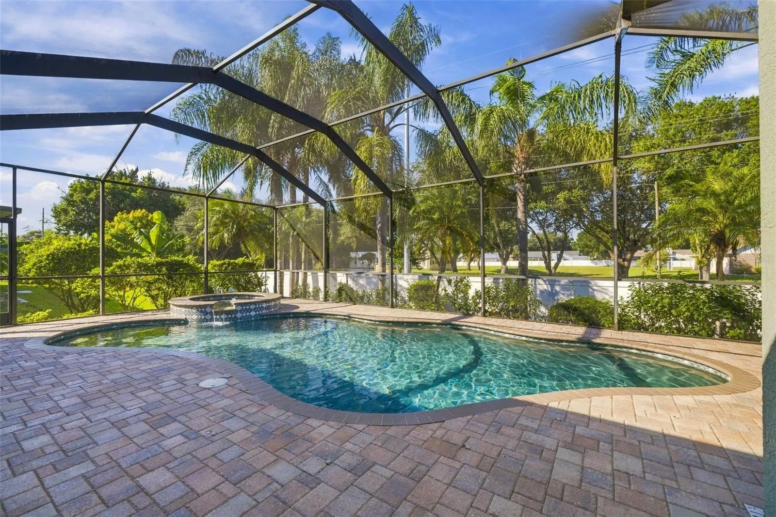3916 VALRICO GROVE DR
