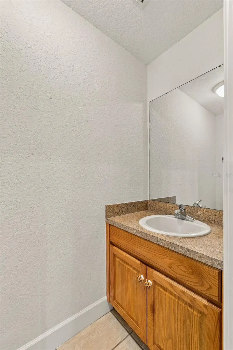 3916 VALRICO GROVE DR