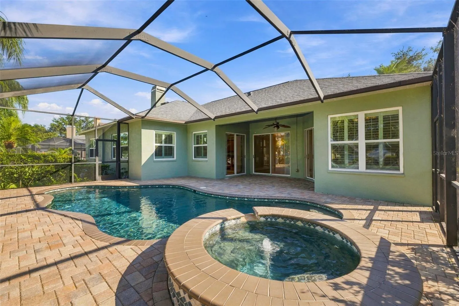 3916 VALRICO GROVE DR
