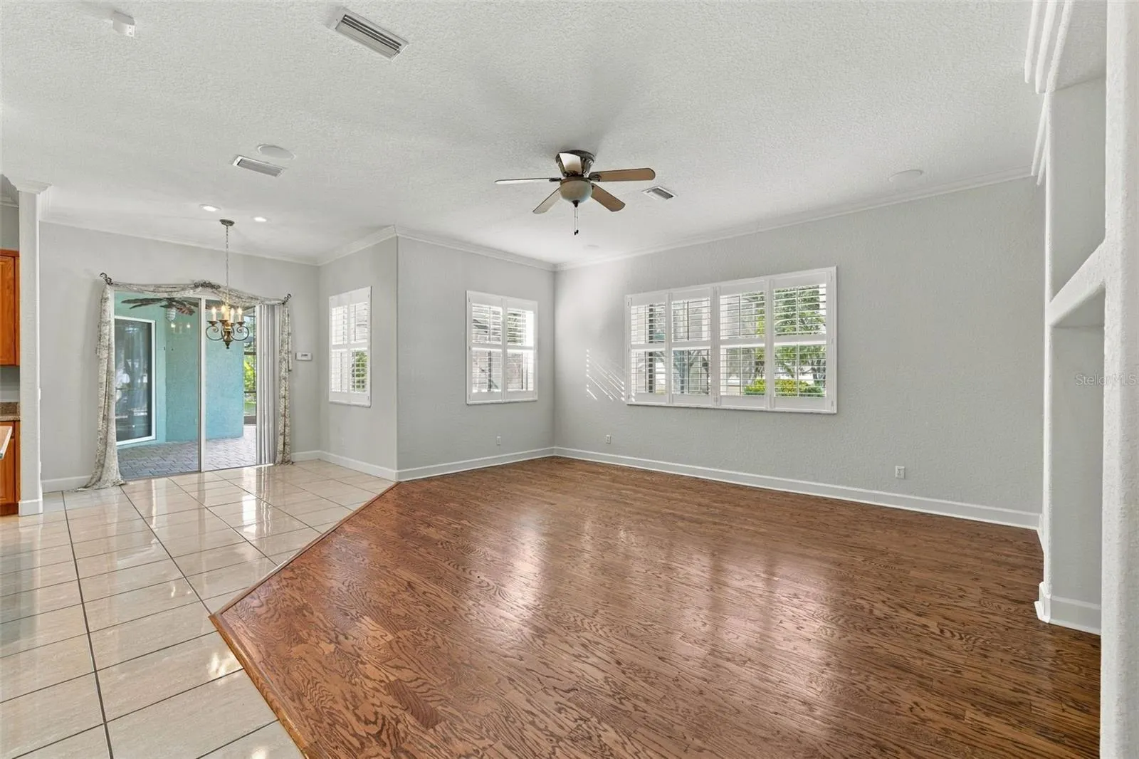 3916 VALRICO GROVE DR