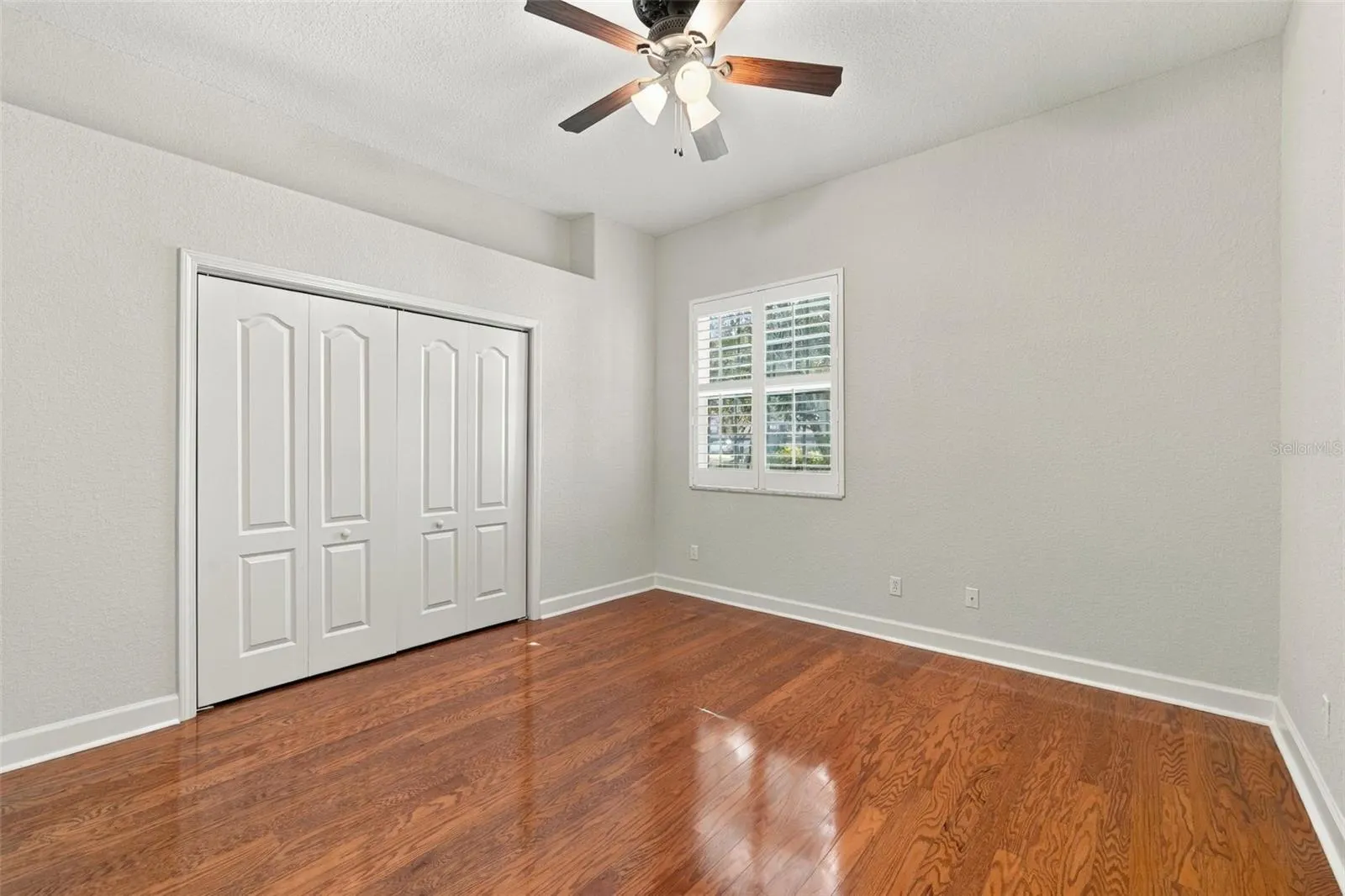 3916 VALRICO GROVE DR
