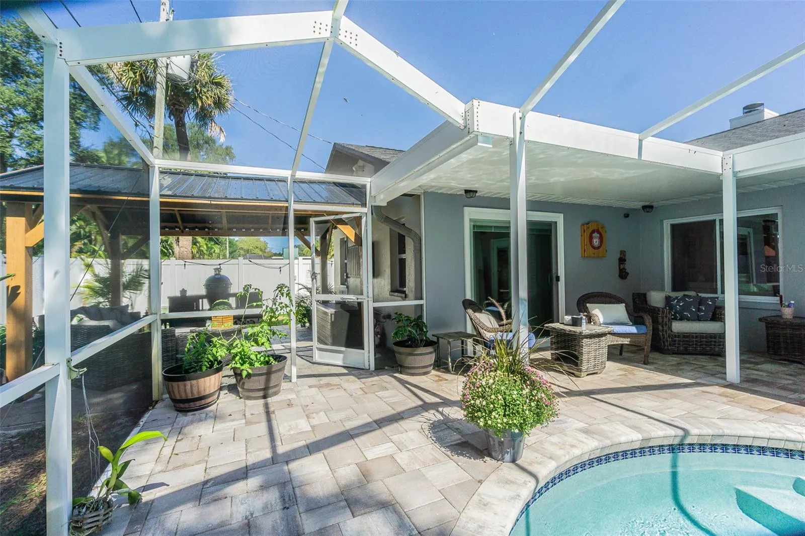 1362 ROBINSON DR