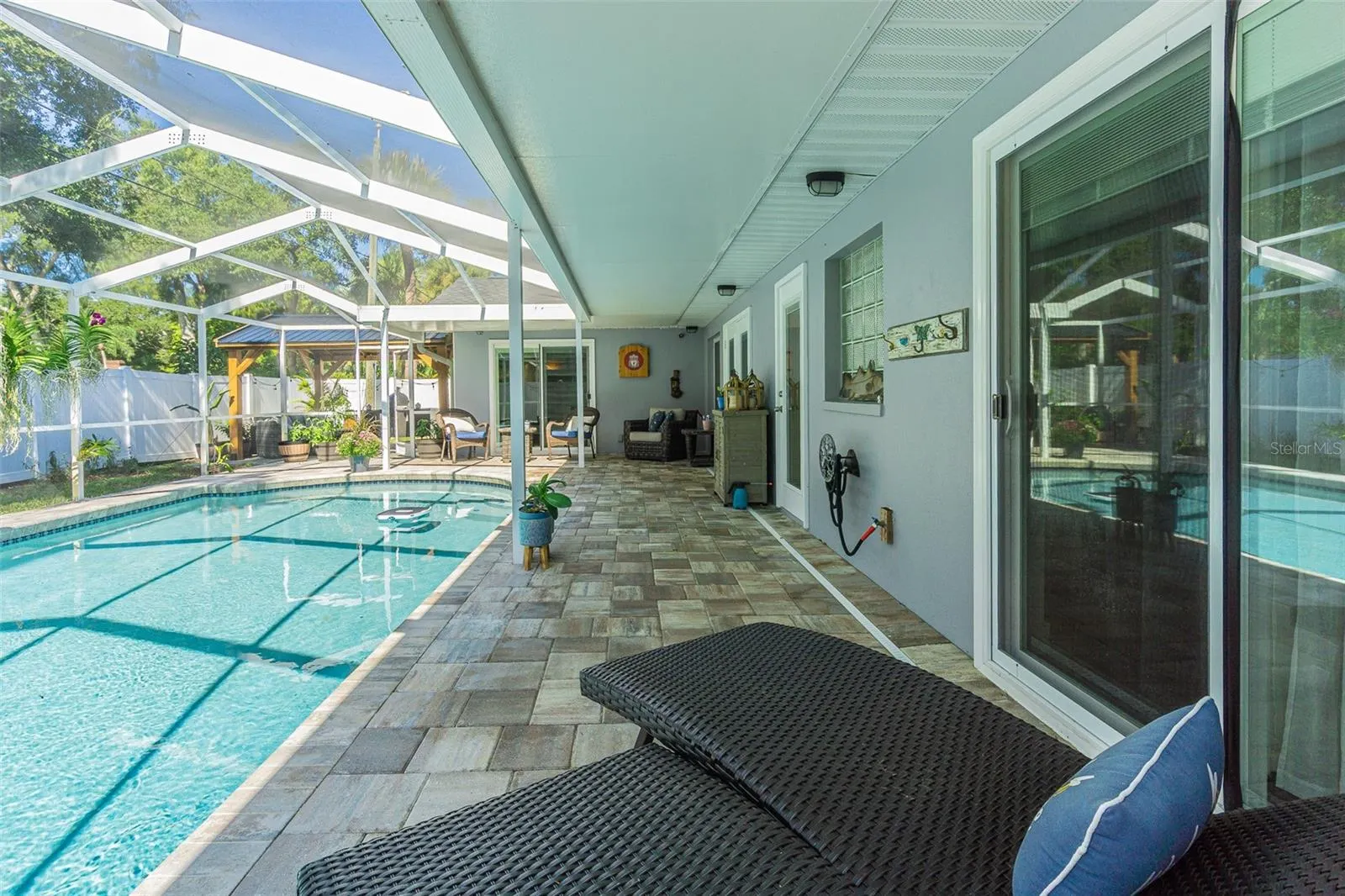 1362 ROBINSON DR