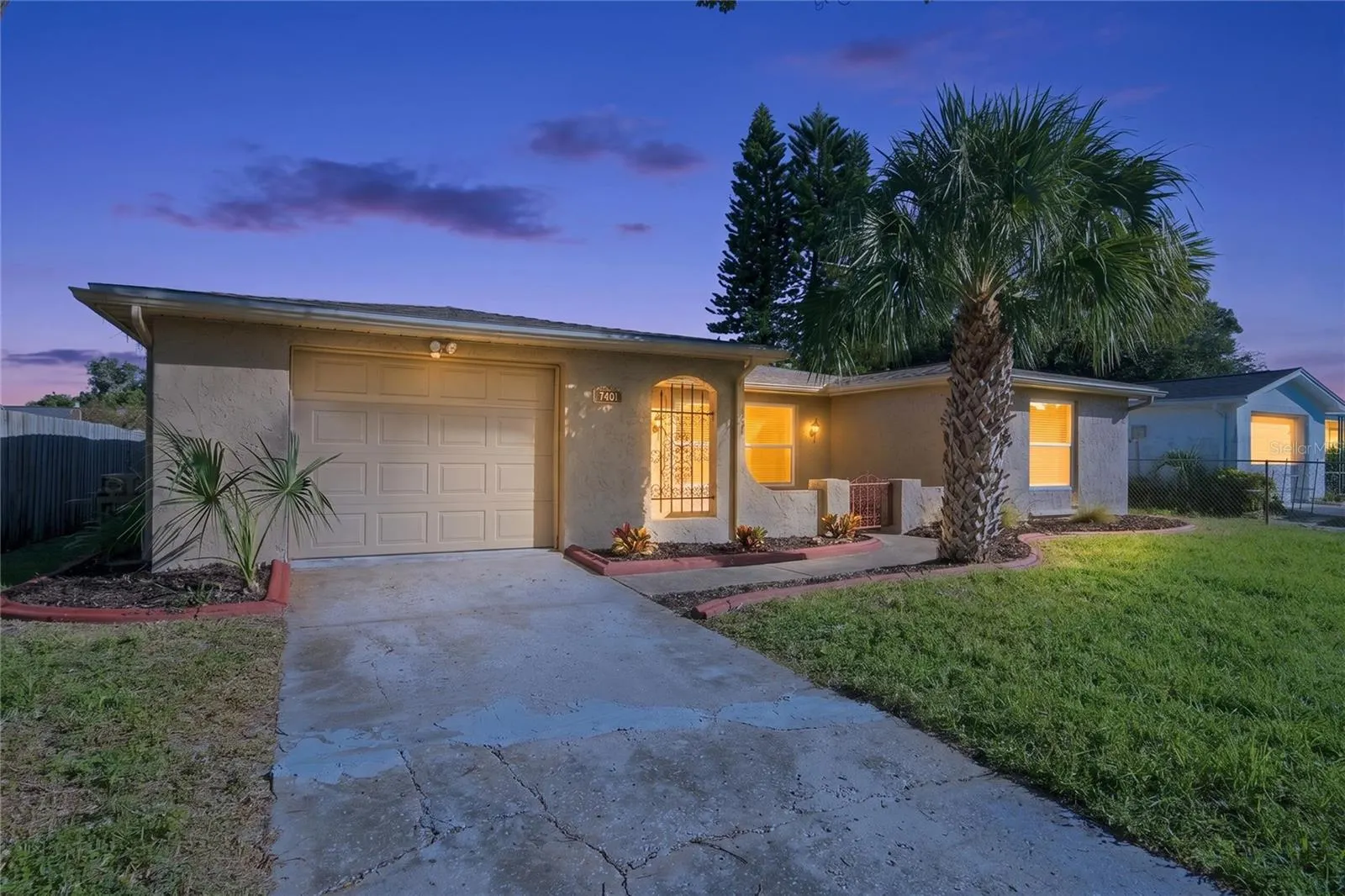 7401 OAK CREST DR