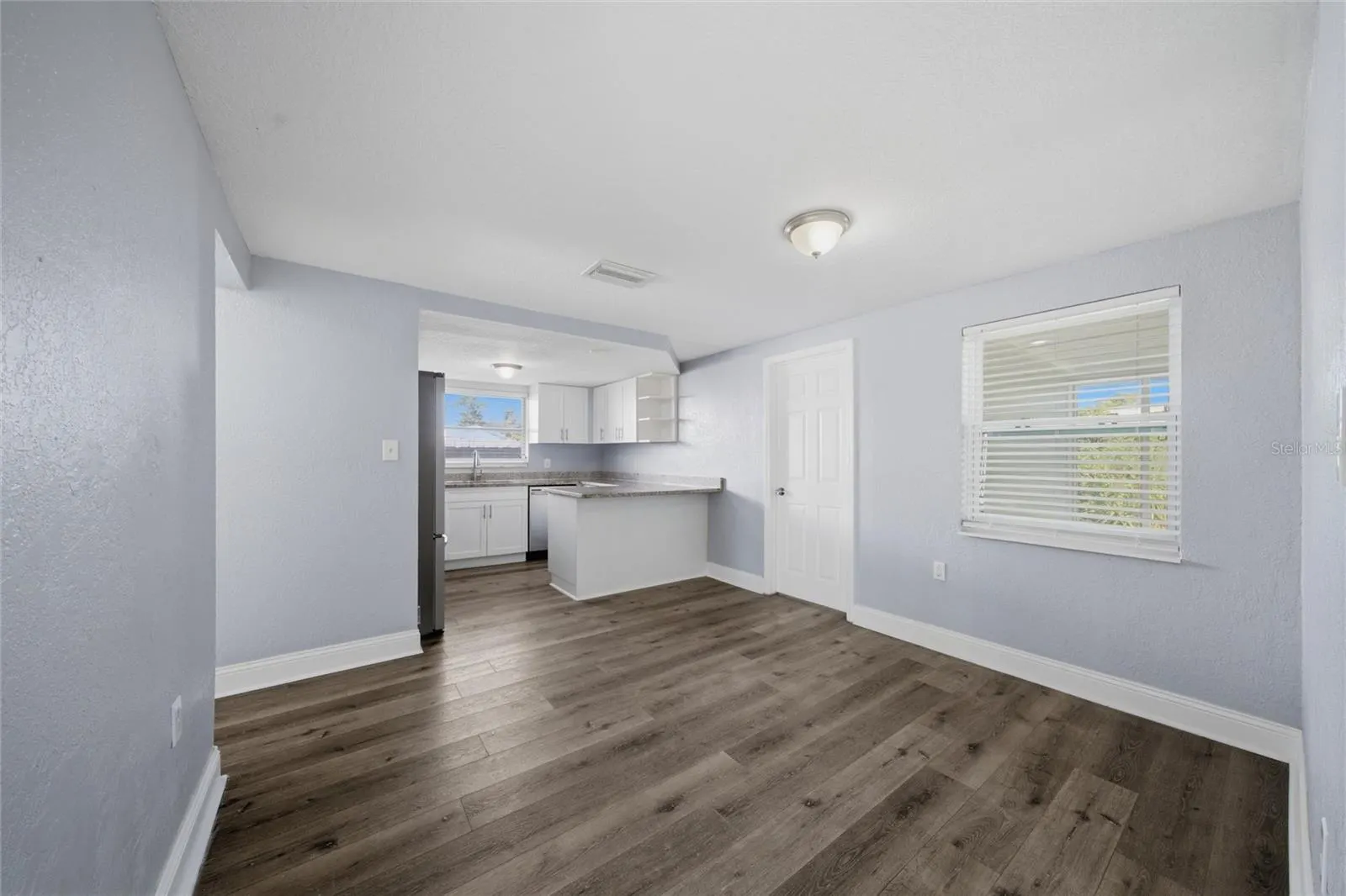 7401 OAK CREST DR