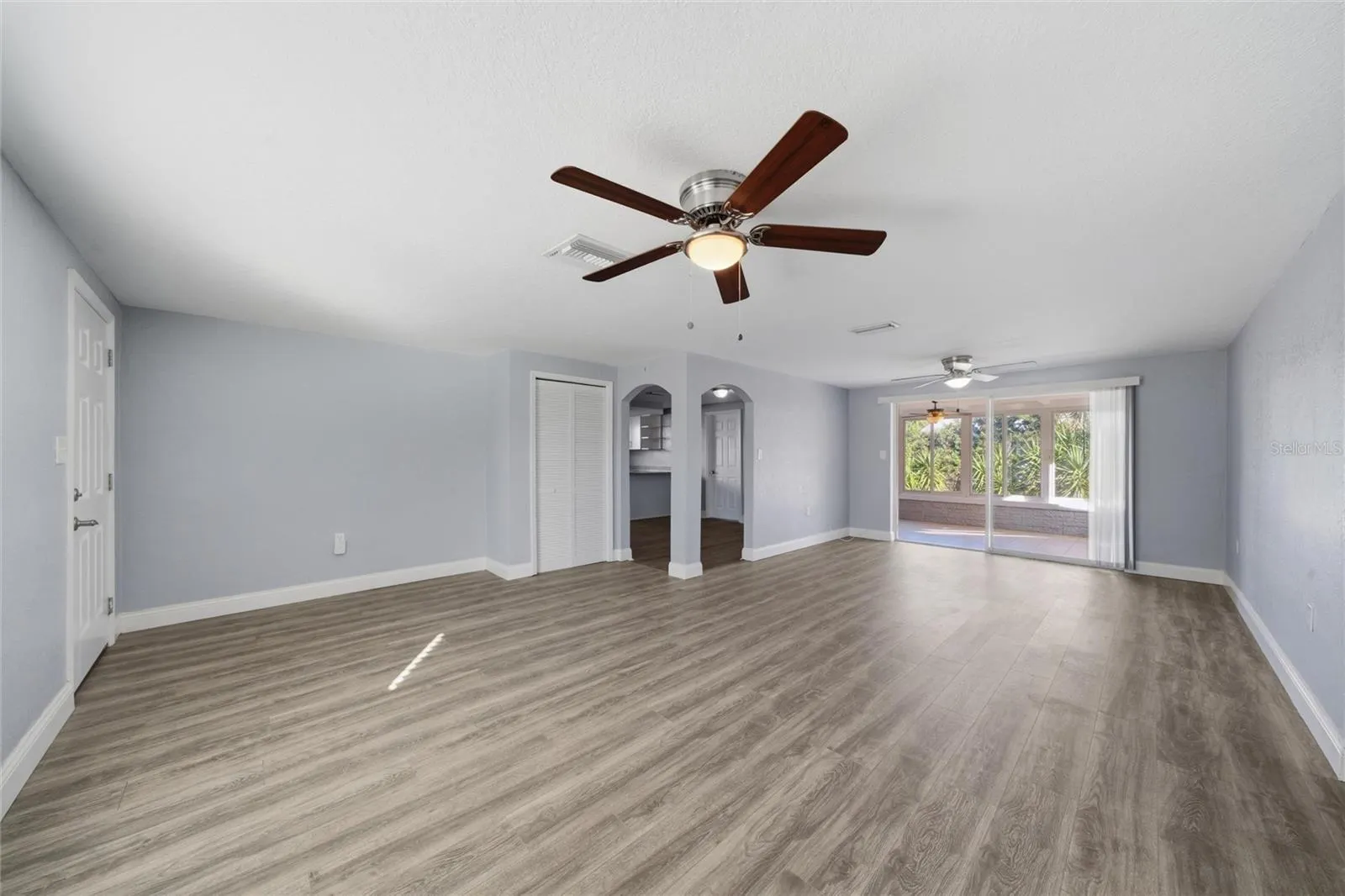 7401 OAK CREST DR