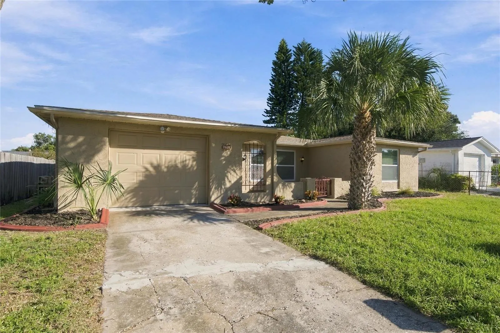 7401 OAK CREST DR