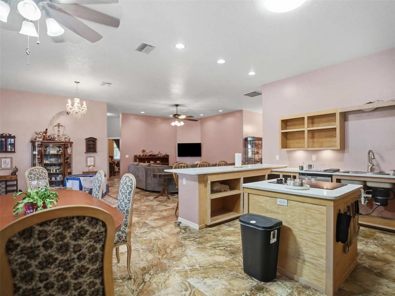 15432 DENNIS DR