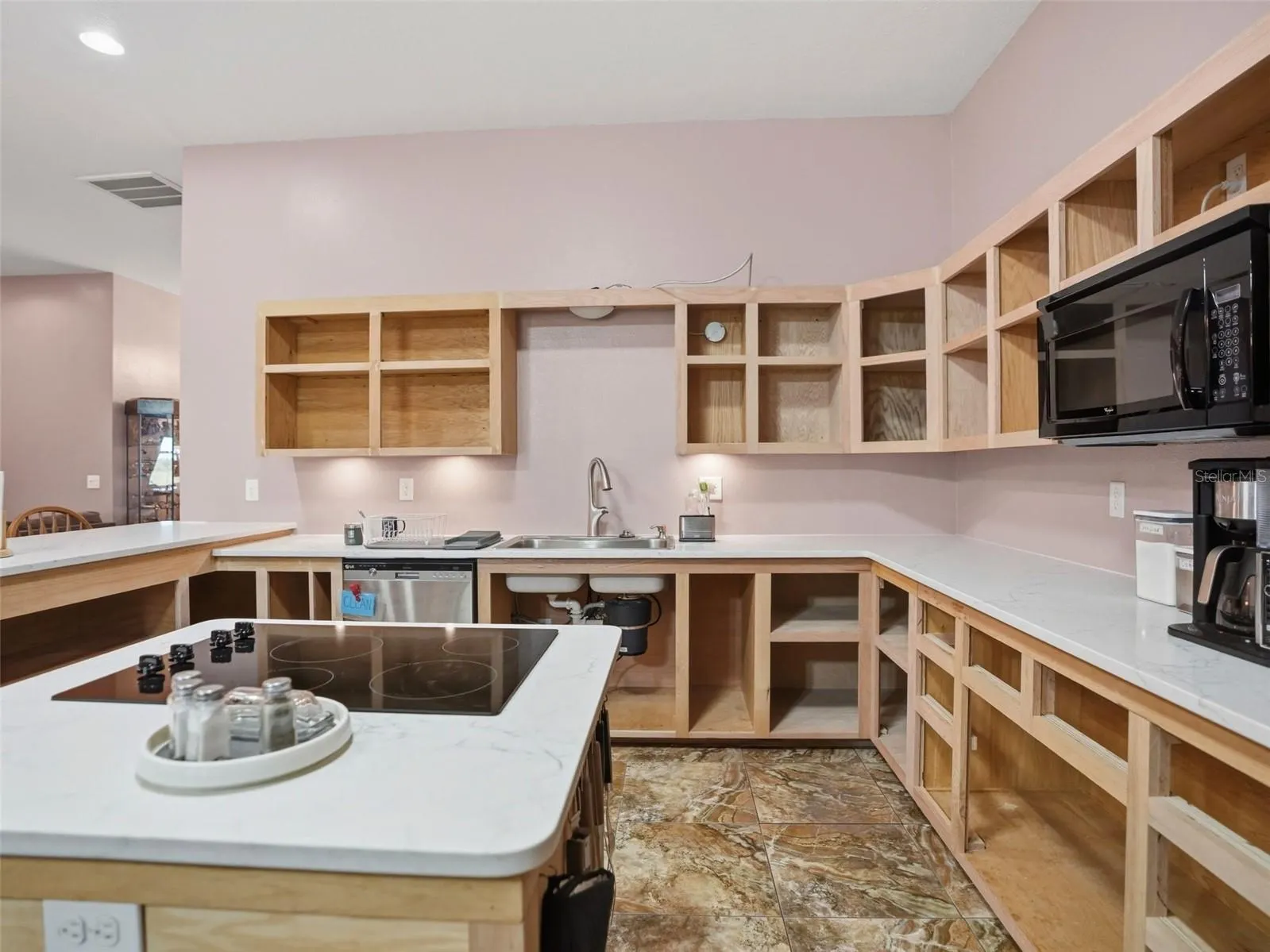 15432 DENNIS DR