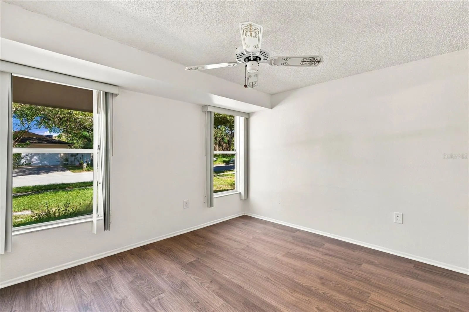 4104 N BAY HILLS BLVD