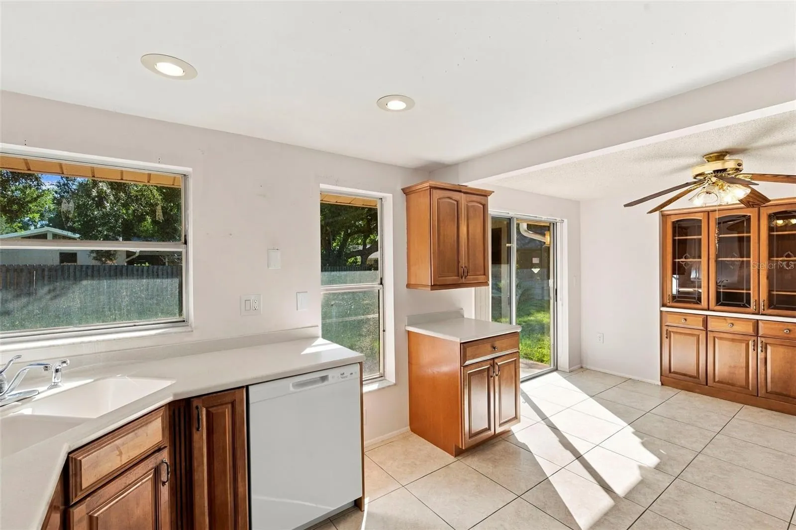 4104 N BAY HILLS BLVD