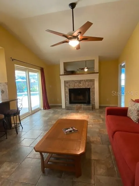2711 WILLOW OAKS DR